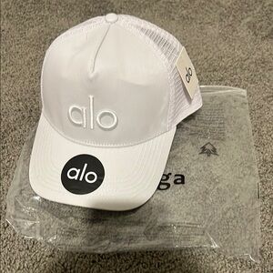 NWT Alo White Mesh Yoga Hat